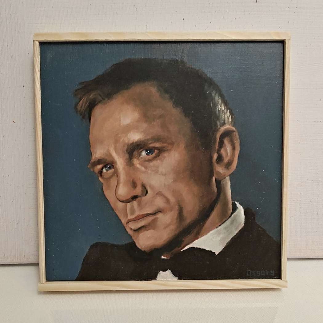 Close-up oil portrait of Daniel Craig as James Bond. Realistic 007 art study on wood panel by Oskari Myllymäki.