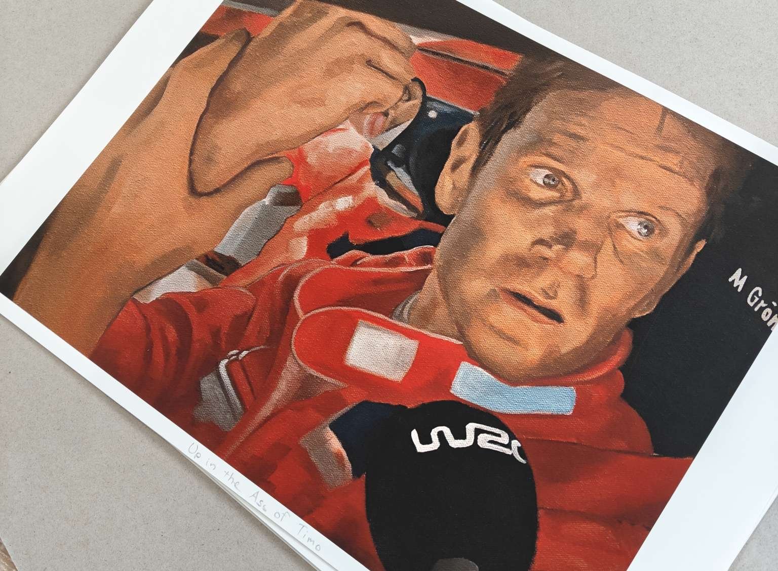 Lähikuva numeroitavasta ja signeeratusta Giclée rallitaidevedoksesta ja sen tarkoista yksityiskohdista